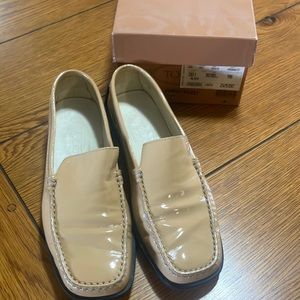 Tod’s , beige pellame patent loafers, size 9